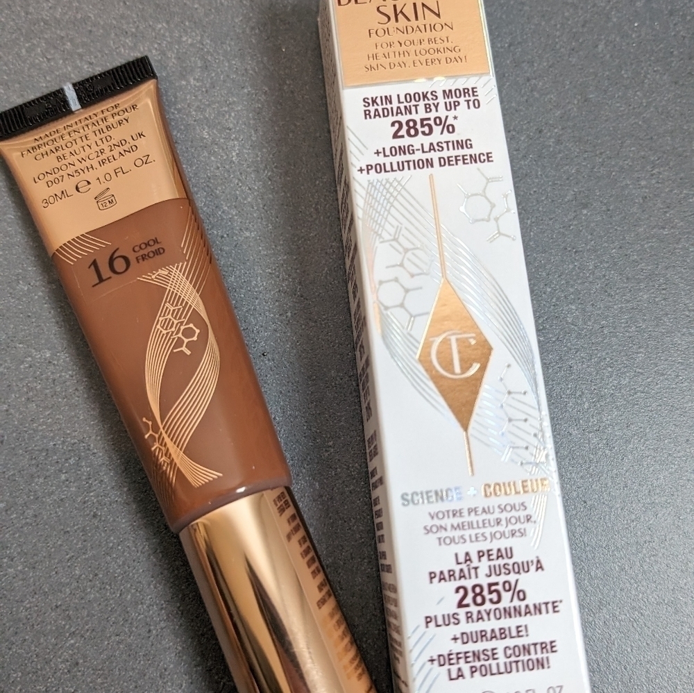 Charlotte Tilbury Foundation Beautiful Skin 16 Cool - Picture 4 of 10